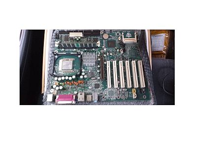 RADISYS TECHNOLOGY MOTHERBOARD + CPU + RAM (-)
