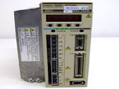 OMRON AC SERVO DRIVER (R88D-WT08H)