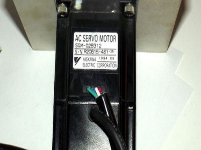 YASKAWA AC SERVO MOTOR (SGM-02B312)