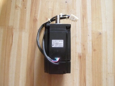 YASKAWA AC SERVO MOTOR (SGM-08A312)